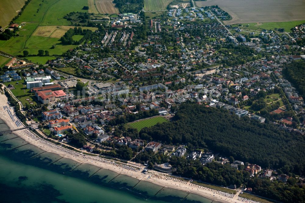 Kühlungsborn aus der Vogelperspektive: Küsten- Landschaft am Sandstrand der Ostsee in Kühlungsborn im Bundesland Mecklenburg-Vorpommern, Deutschland