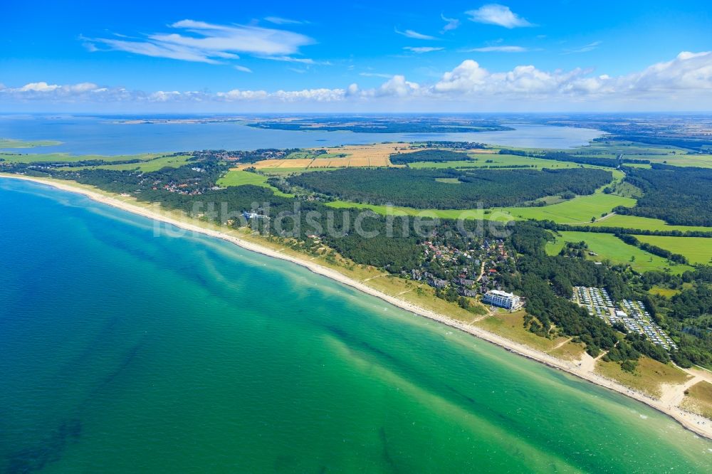 Luftbild Neuhaus - Küsten- Landschaft am Sandstrand der Ostsee in Neuhaus im Bundesland Mecklenburg-Vorpommern, Deutschland