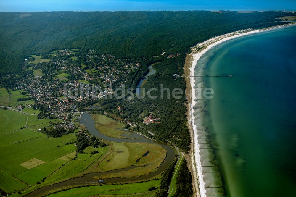 Luftbild Prerow - Küsten- Landschaft am Sandstrand der Ostsee in Prerow im Bundesland , Deutschland