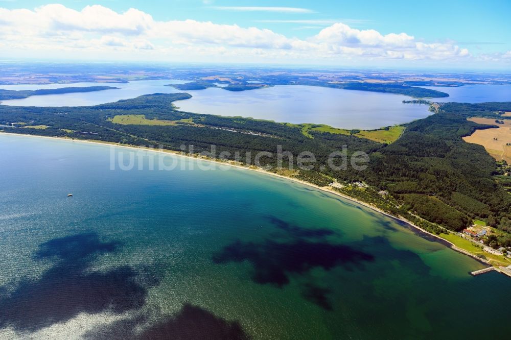 Luftbild Prora - Küsten- Landschaft am Sandstrand der Ostsee in Prora im Bundesland Mecklenburg-Vorpommern, Deutschland