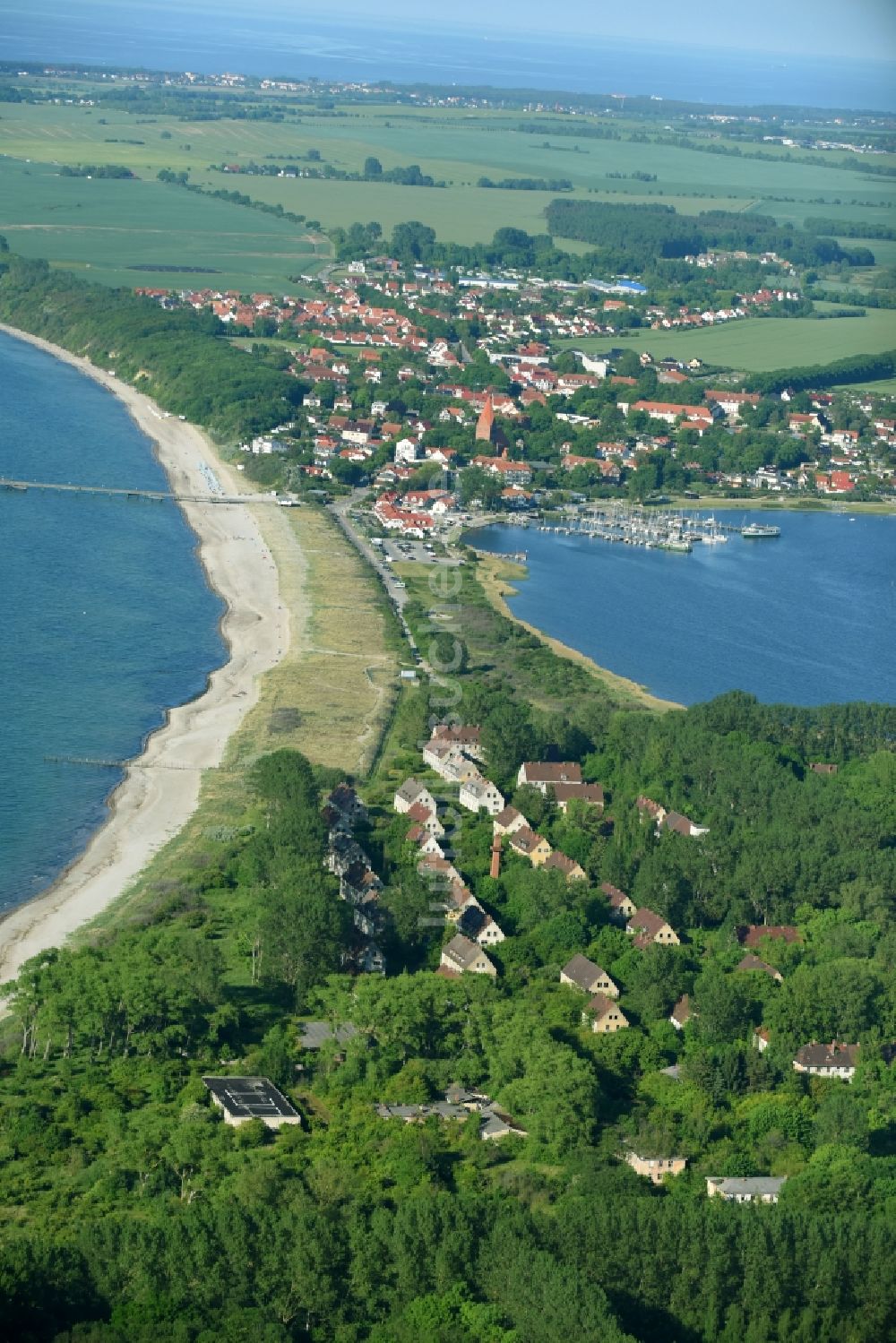 Rerik aus der Vogelperspektive: Küsten- Landschaft am Sandstrand der Ostsee in Rerik im Bundesland Mecklenburg-Vorpommern, Deutschland