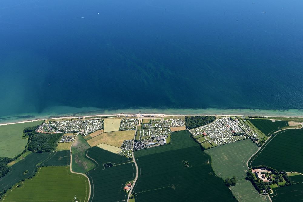 Siggeneben von oben - Küsten- Landschaft am Sandstrand der Ostsee in Siggeneben im Bundesland Schleswig-Holstein