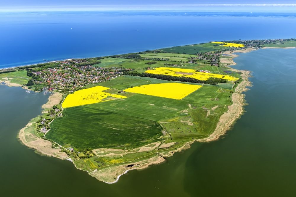 Luftbild Wustrow - Küsten- Landschaft am Sandstrand der Ostsee in Wustrow im Bundesland Mecklenburg-Vorpommern, Deutschland