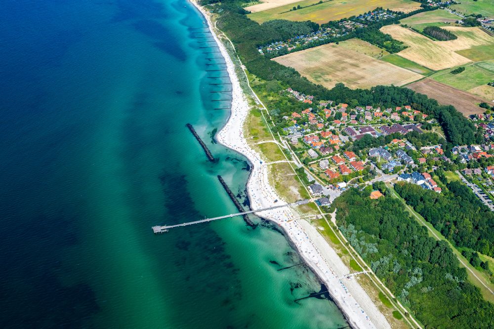 Luftbild Ostseebad Wustrow - Küsten- Landschaft am Sandstrand der Ostsee in Wustrow im Bundesland Mecklenburg-Vorpommern, Deutschland
