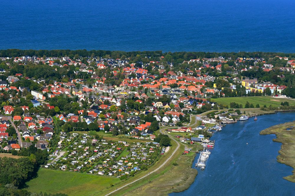 Luftaufnahme Zingst - Küsten- Landschaft am Sandstrand der Ostsee in Zingst im Bundesland Mecklenburg-Vorpommern, Deutschland