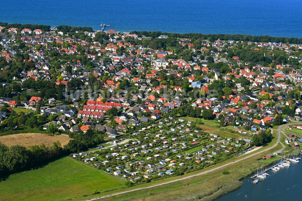 Zingst von oben - Küsten- Landschaft am Sandstrand der Ostsee in Zingst im Bundesland Mecklenburg-Vorpommern, Deutschland