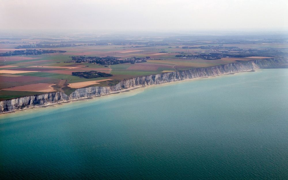 Luftaufnahme Le Treport - Küsten- Landschaft an der Steilküste Alabastaküste in Le Treport in Normandie, Frankreich