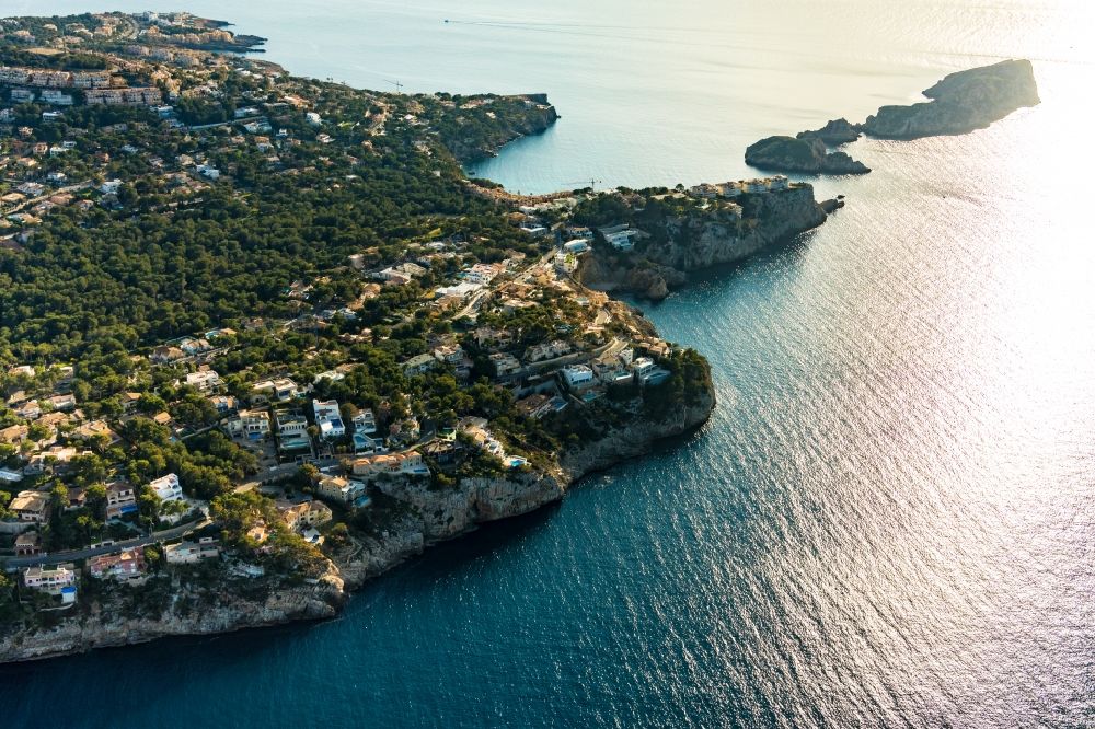 Luftaufnahme Santa Ponca - Küsten- Landschaft an der Steilküste des Balearen-Meer in Santa Ponca auf der balearischen Mittelmeerinsel Mallorca, Spanien