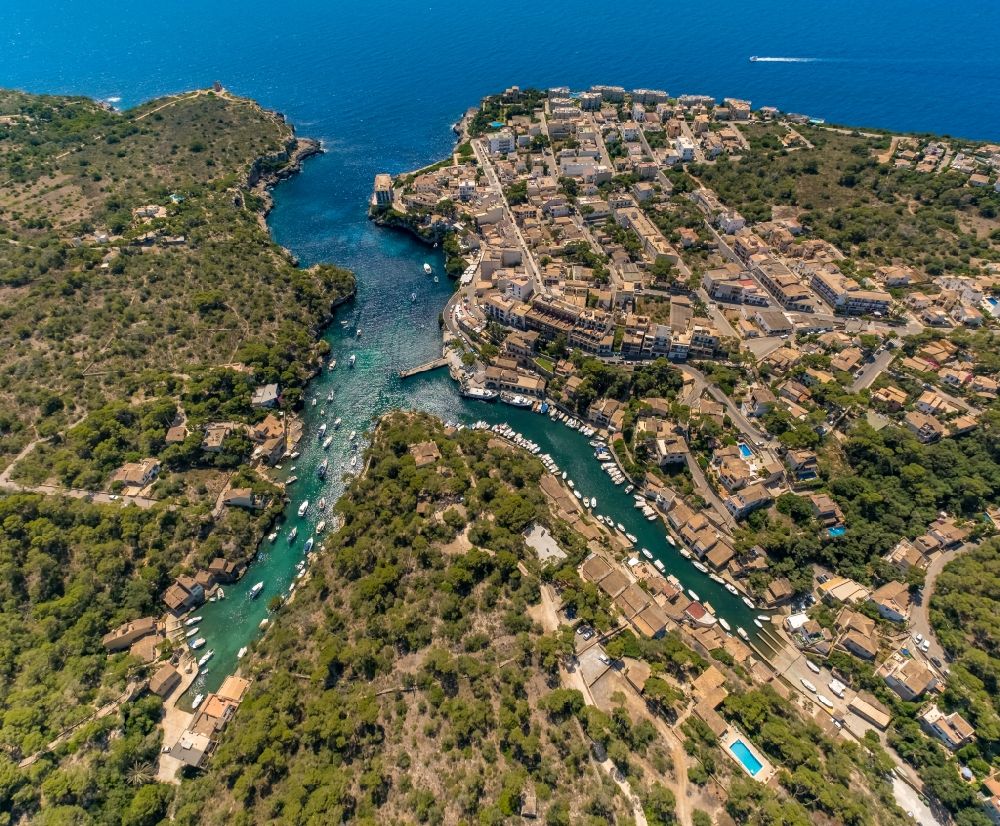 Luftbild Cala Figue - Küsten- Landschaft an der Steilküste Cala Magrana in Cala Figue in Balearische Insel Mallorca, Spanien