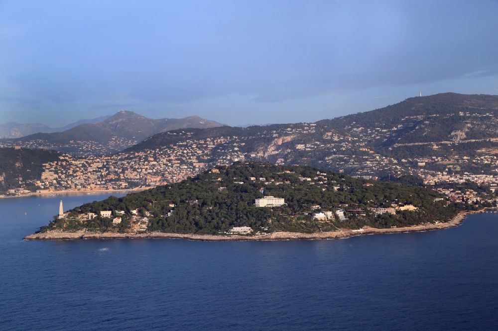 Luftbild Saint-Jean-Cap-Ferrat - Küsten- Landschaft an der Steilküste der Halbinsel Cap Ferrat im Mittelmeer in Saint-Jean-Cap-Ferrat in Provence-Alpes-Cote d'Azur, Frankreich