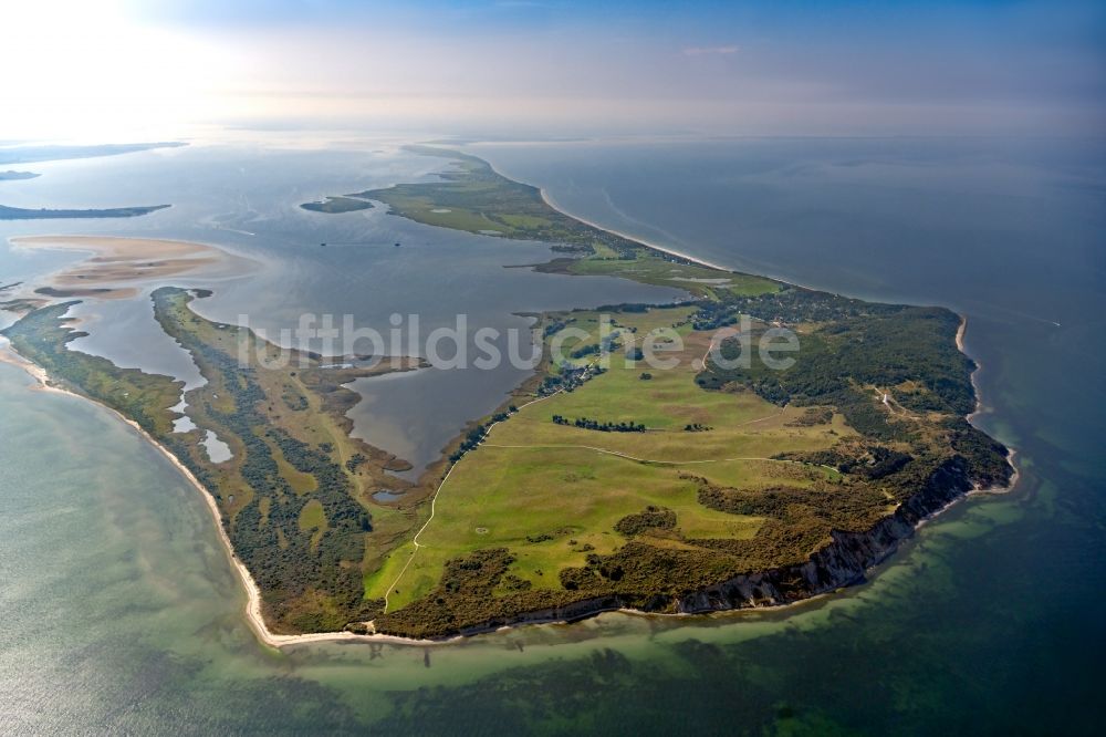Luftbild Insel Hiddensee - Küsten- Landschaft an der Steilküste der Insel Hiddensee im Bundesland Mecklenburg-Vorpommern