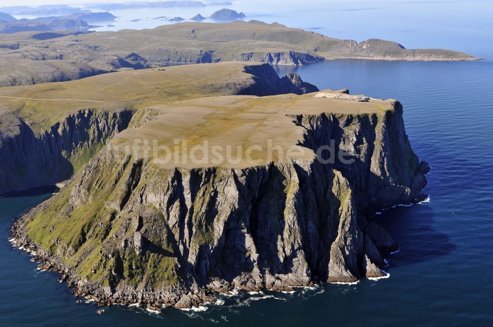 Luftbild Nordkap - Küsten- Landschaft an der Steilküste der Landzunge Knivskjellodden in Nordkap in Norwegen