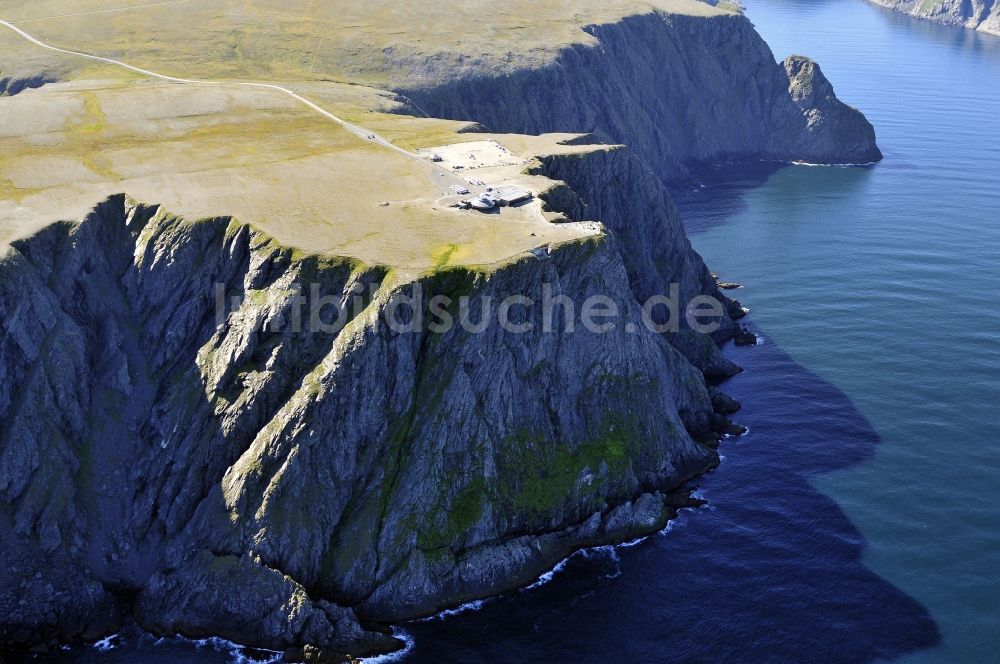 Nordkap von oben - Küsten- Landschaft an der Steilküste der Landzunge Knivskjellodden in Nordkap in Norwegen