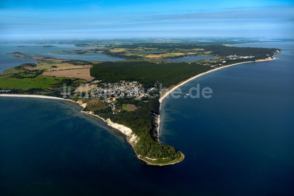 Luftaufnahme Göhren - Küsten- Landschaft an der Steilküste Mönchgut - Nordperd in Göhren im Bundesland Mecklenburg-Vorpommern, Deutschland