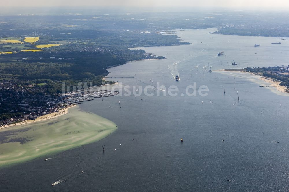 Laboe von oben - Küsten- Landschaft mit Stränden der Kieler Förde in Laboe im Bundesland Schleswig-Holstein, Deutschland