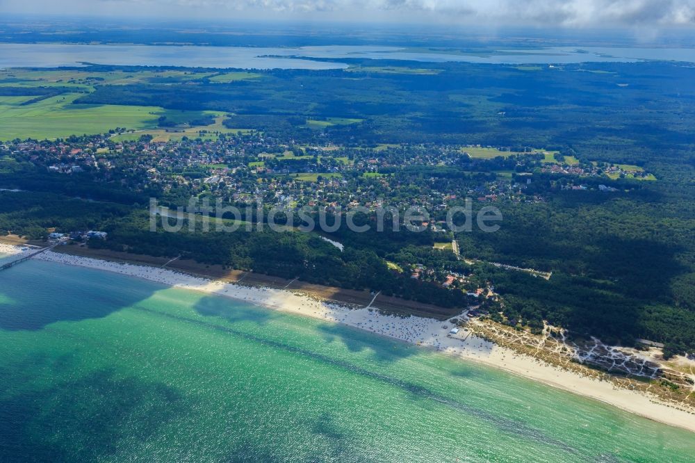 Luftbild Prerow - Küsten- und Waldlandschaft am Sandstrand der Ostsee in Prerow im Bundesland , Deutschland