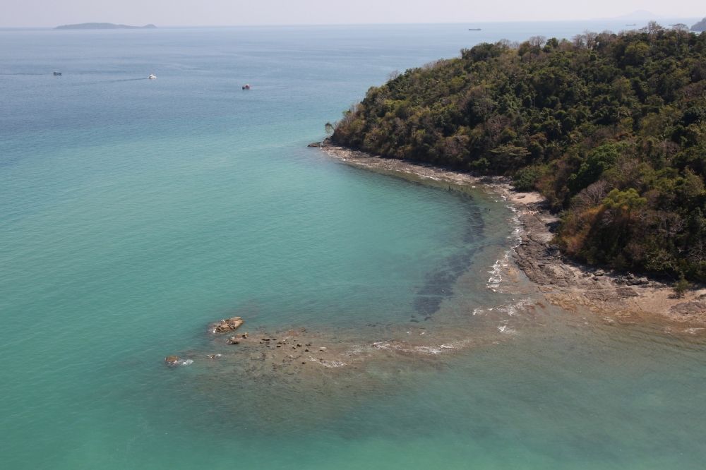 Ratsada von oben - Küstenabschnitt der Halbinsel Laem Tukkae bei Ratsada auf der Insel Phuket in Thailand