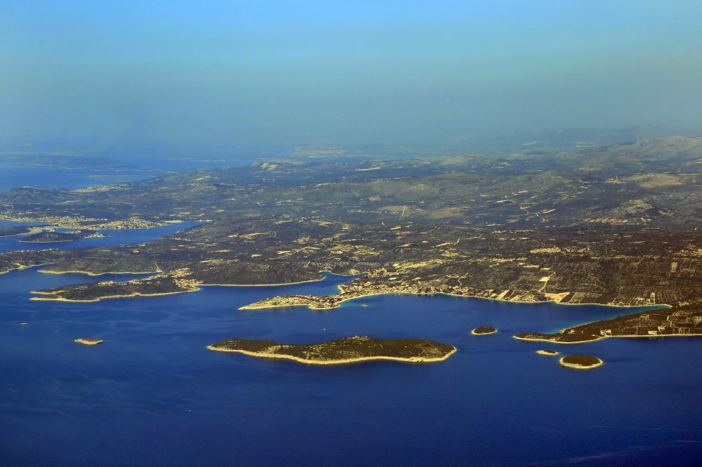 Luftbild Sevid - Küstenbereich Adriatisches Meer - Insel in Sevid in Splitsko-dalmatinska zupanija, Kroatien