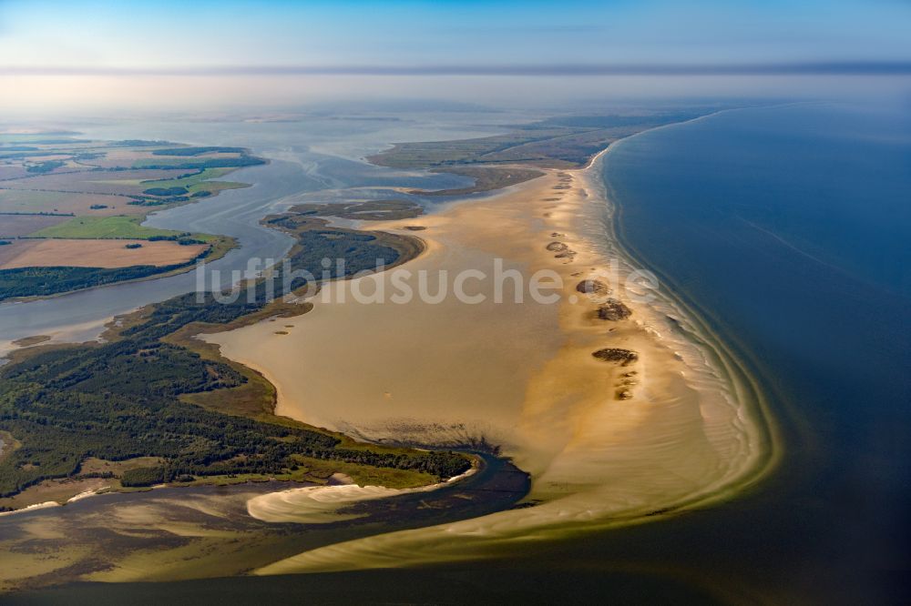 Insel Hiddensee aus der Vogelperspektive: Küstenbereich der Bock - Insel westlich der Insel Hiddensee im Bundesland Mecklenburg-Vorpommern