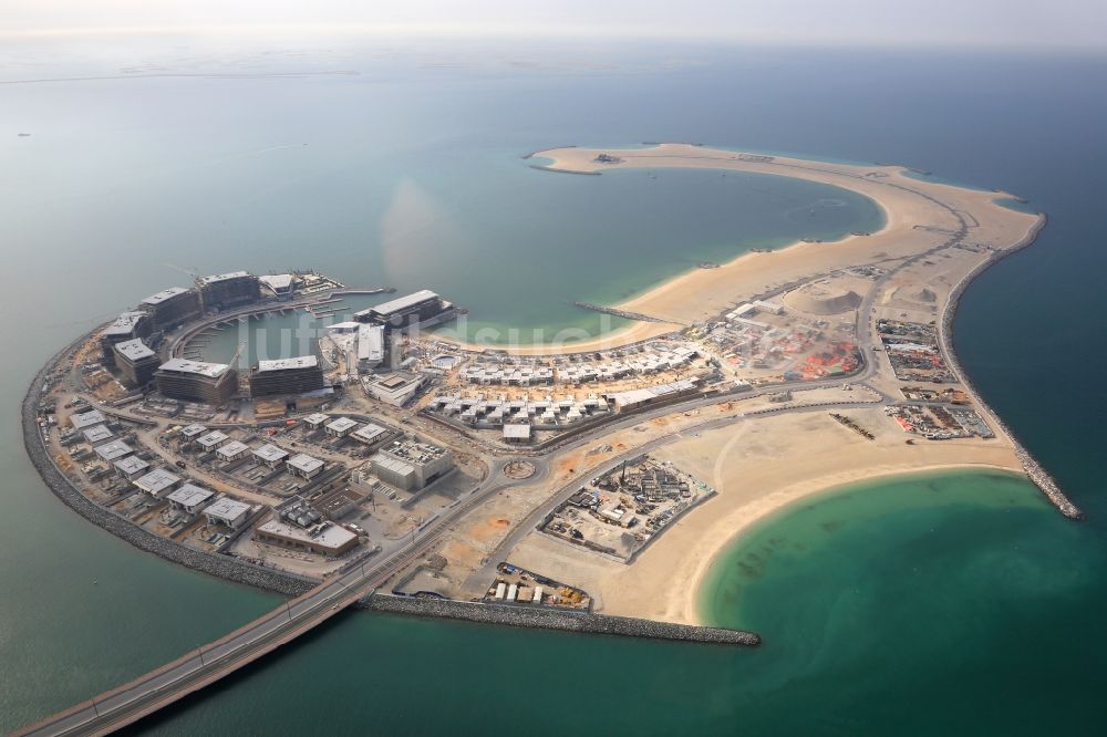 Luftbild Dubai - Küstenbereich der Daria Island im Persischen Golf - Insel in Dubai in Vereinigte Arabische Emirate