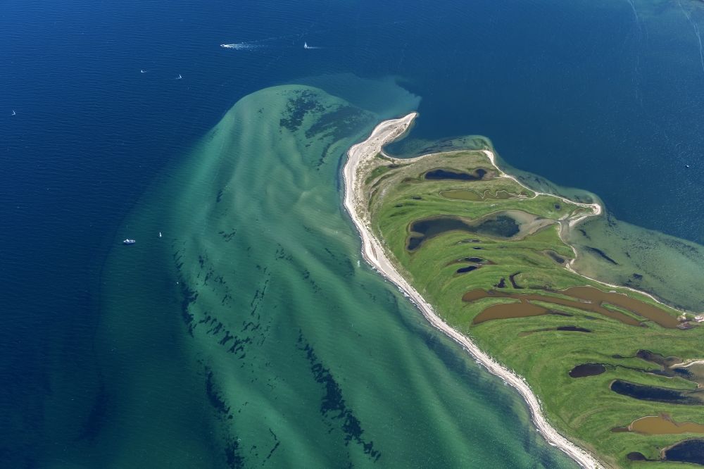 Luftbild Heiligenhafen - Küstenbereich der Halb- Insel Graswarder - Heilgenhafen in Großenbrode im Bundesland Schleswig-Holstein
