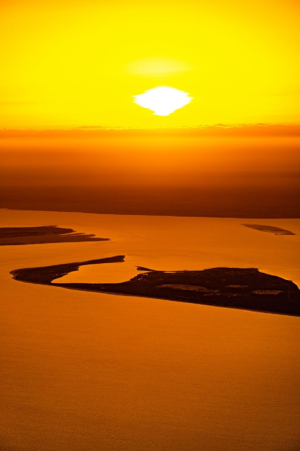 Luftbild Sylt - Küstenbereich in List auf der nordfriesischen Nordsee-Insel Sylt im Sonnenaufgang im Bundesland Schleswig-Holstein, Deutschland