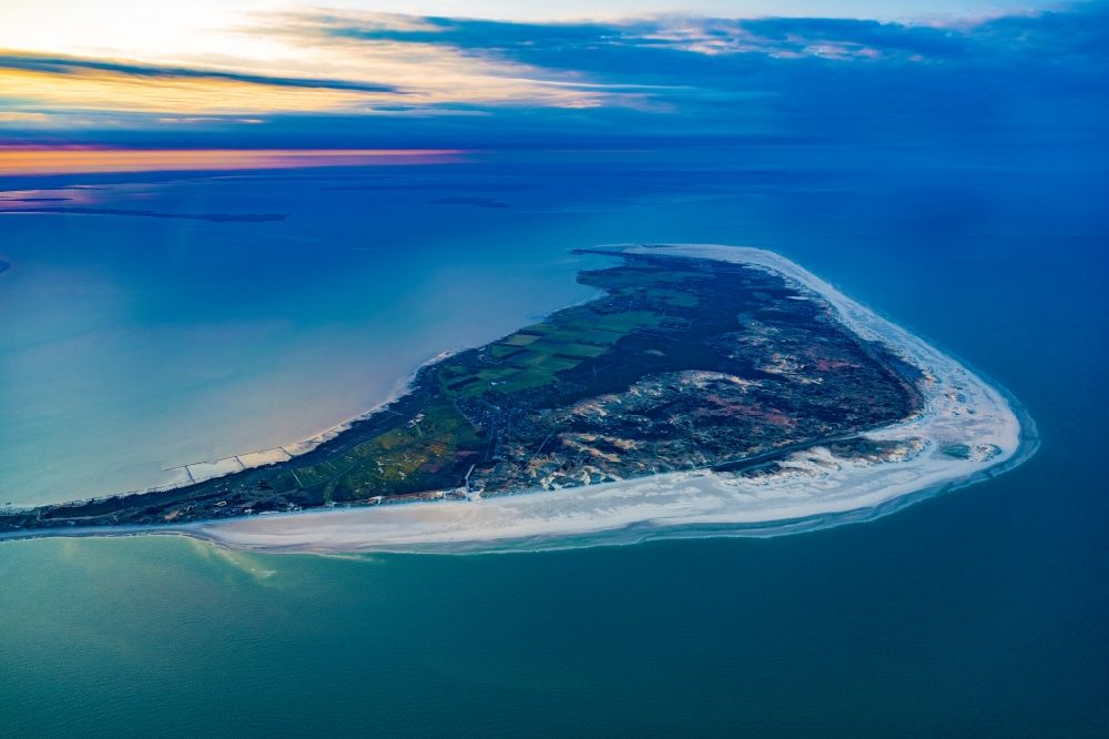 Luftbild Amrum - Küstenbereich der nordfriesischen Nordseeinsel Amrum im Bundesland Schleswig-Holstein, Deutschland