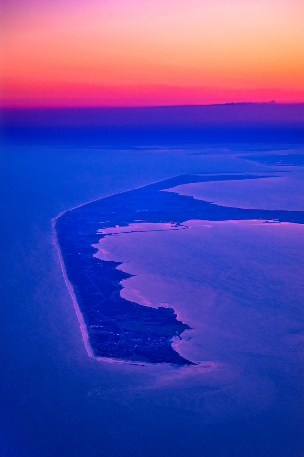 Luftbild Sylt - Küstenbereich der nordfriesischen Nordseeinsel Sylt im Sonnenaufgang im Bundesland Schleswig-Holstein, Deutschland
