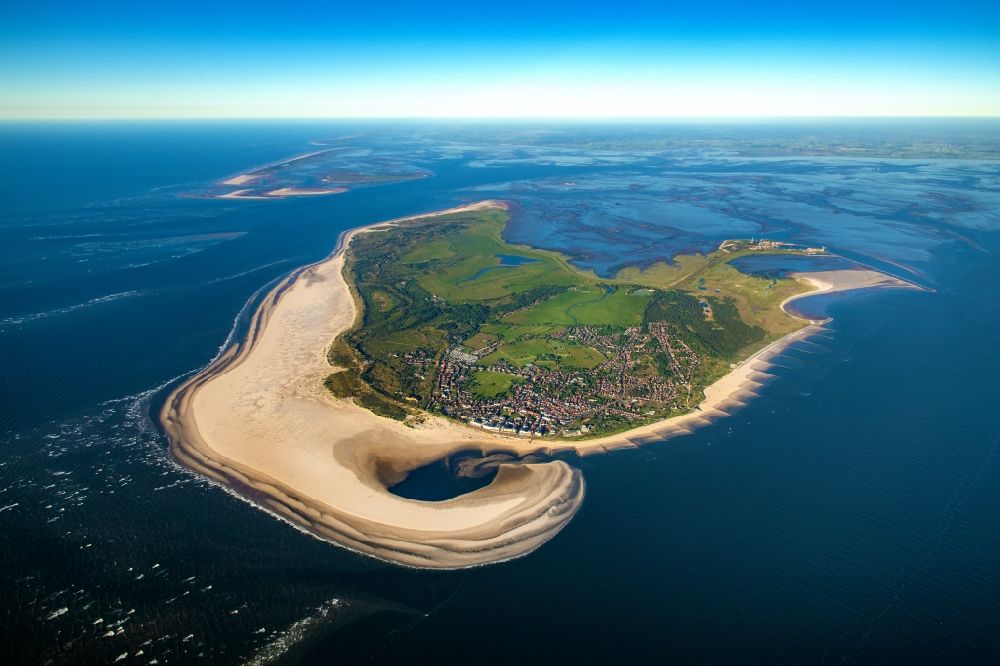 Luftbild Borkum - Küstenbereich Nordsee - Insel Borkum in Ostfriesland im Bundesland Niedersachsen, Deutschland
