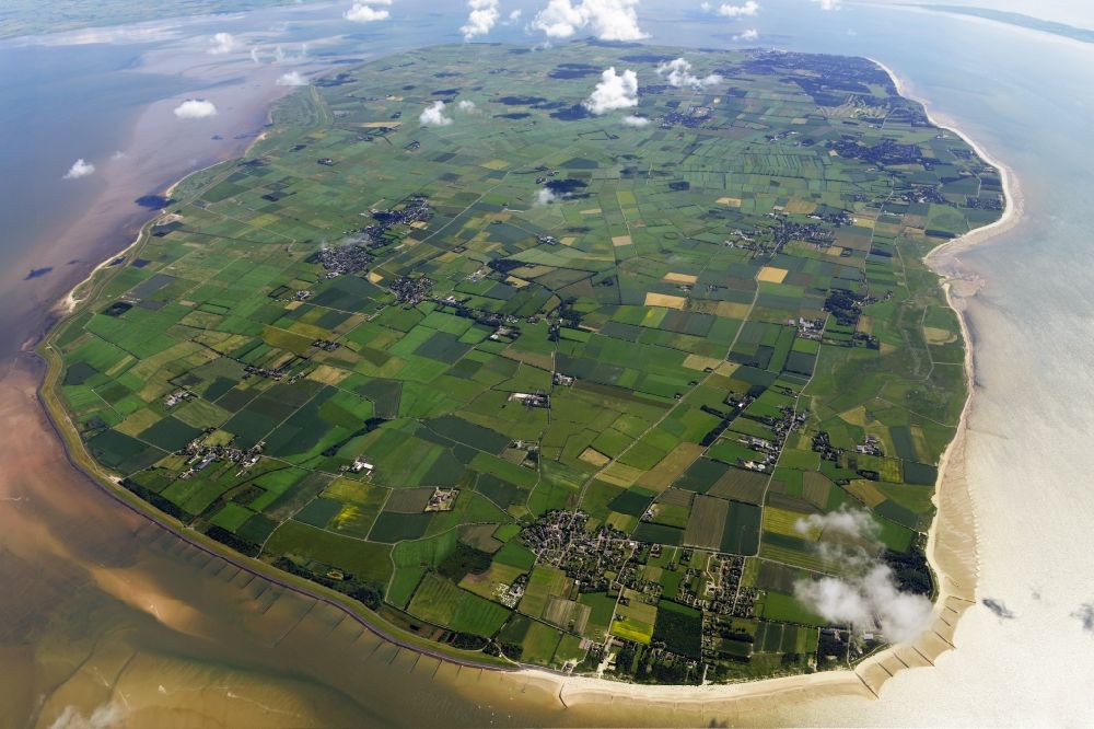 Nieblum von oben - Küstenbereich der Nordsee - Insel Föhr in Nieblum im Bundesland Schleswig-Holstein