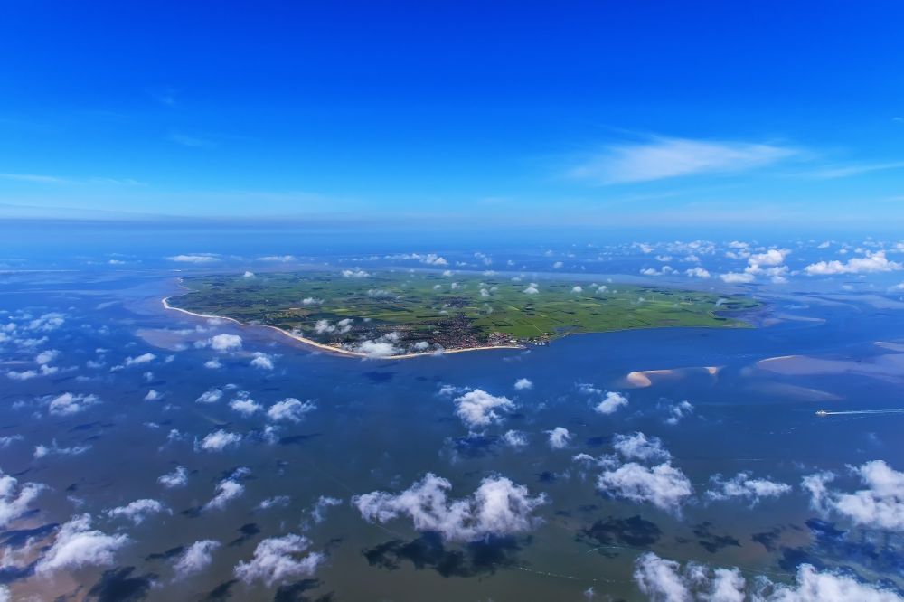 Luftaufnahme Wyk auf Föhr - Küstenbereich der Nordsee - Insel Föhr in Nieblum im Bundesland Schleswig-Holstein