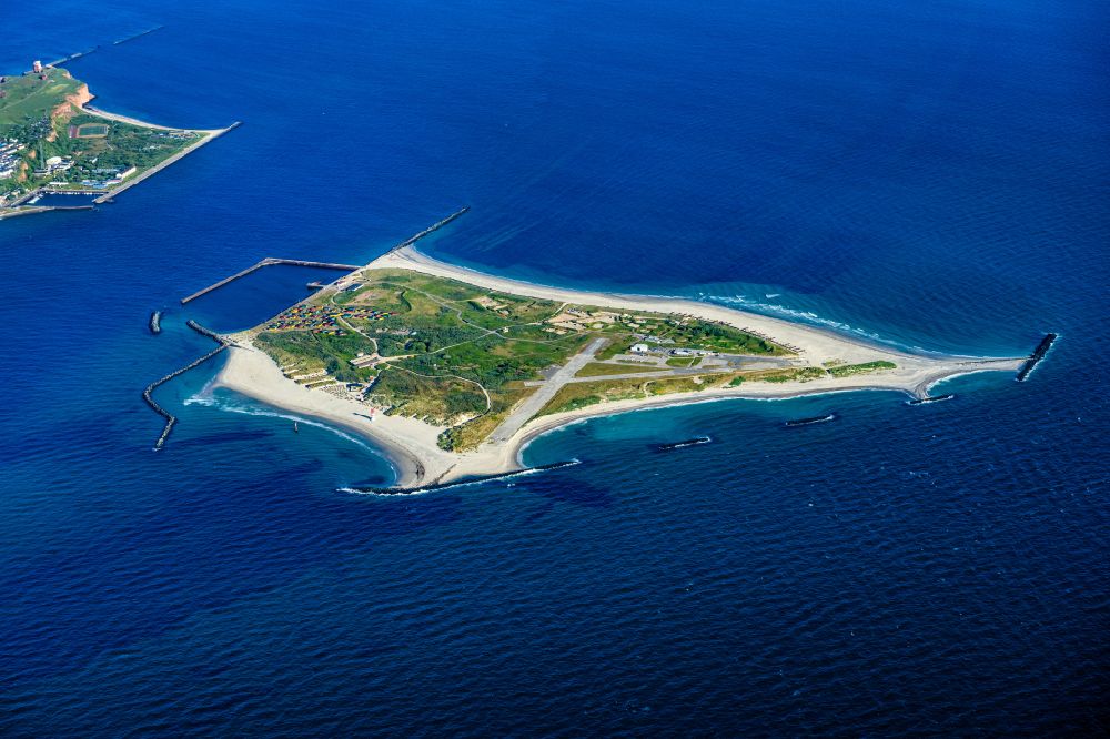 Luftaufnahme Helgoland - Küstenbereich Nordsee - Insel in Helgoland im Bundesland Schleswig-Holstein, Deutschland