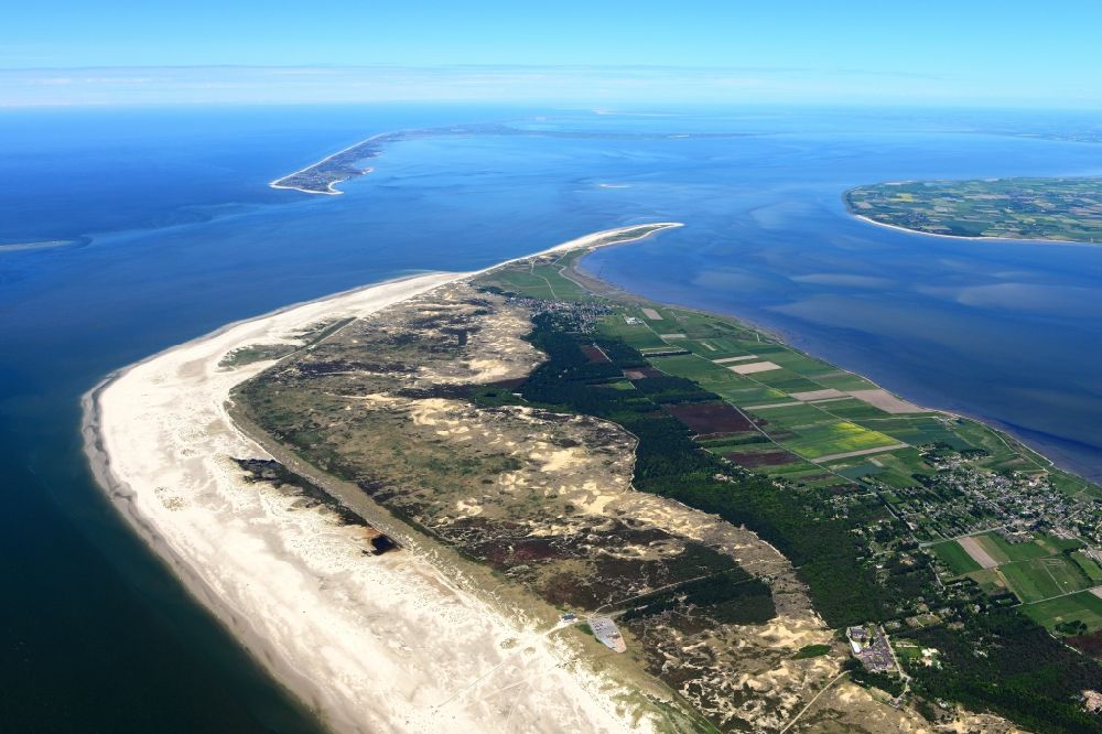 Nebel aus der Vogelperspektive: Küstenbereich der Nordsee - Insel in Nebelim Bundesland Schleswig-Holstein