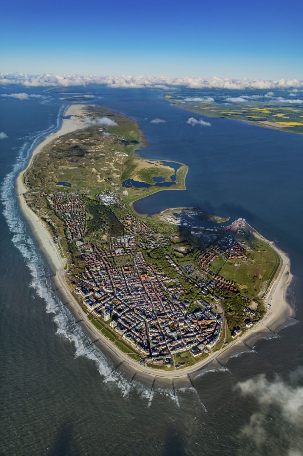 Luftaufnahme Norderney - Küstenbereich der Nordsee- Insel in Norderney im Bundesland Niedersachsen, Deutschland