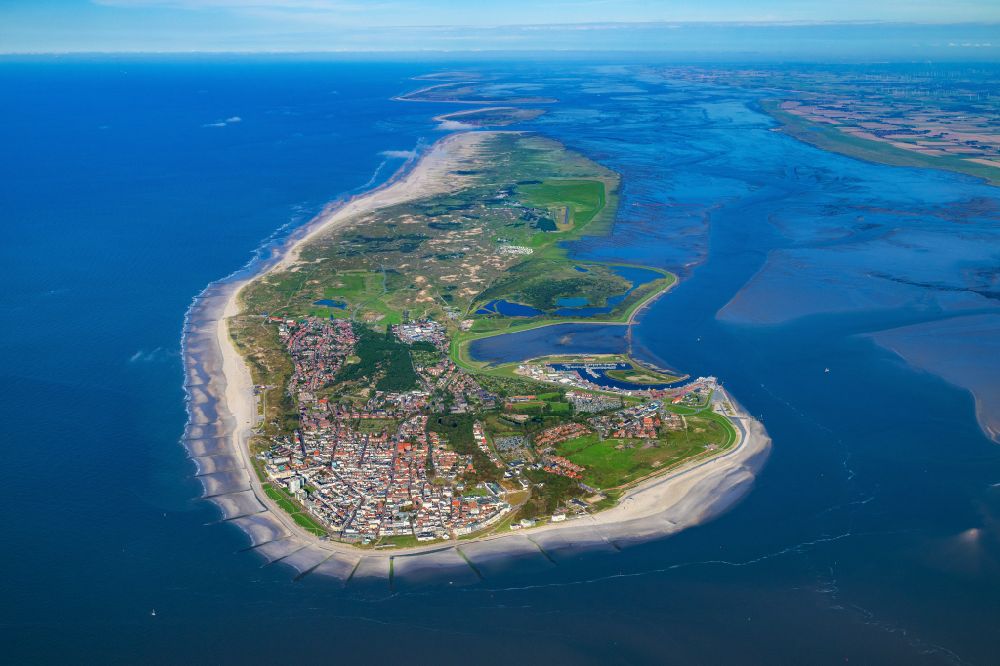 Luftaufnahme Norderney - Küstenbereich der Nordsee - Insel in Norderney im Bundesland Niedersachsen, Deutschland