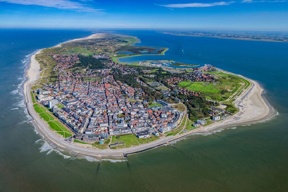 Luftaufnahme Norderney - Küstenbereich der Nordsee - Insel in Norderney im Bundesland Niedersachsen, Deutschland
