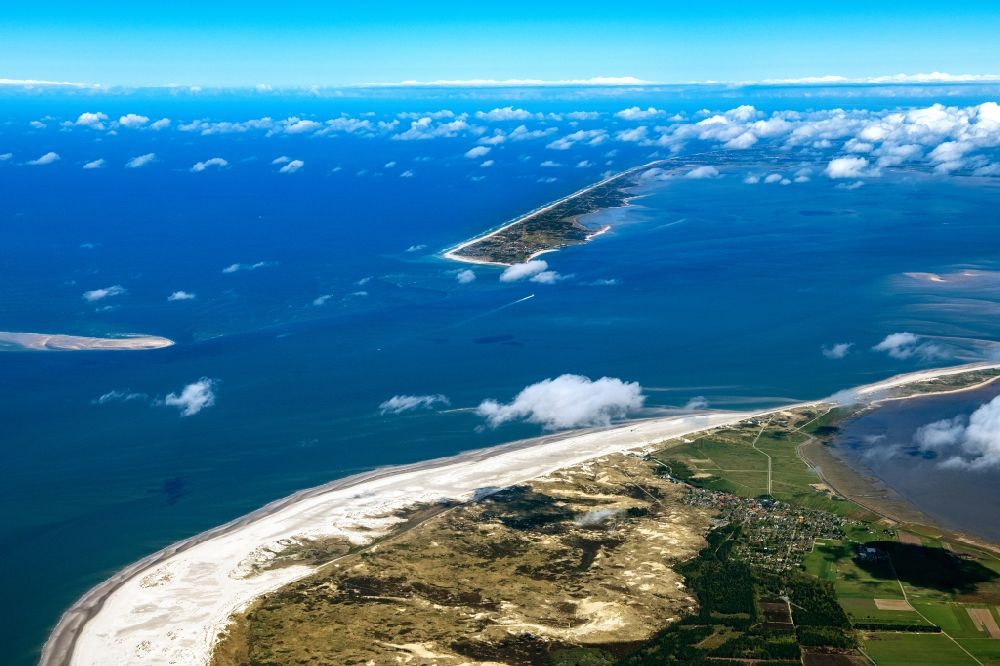 Luftbild Wittdün auf Amrum - Küstenbereich Nordsee - Insel in Wittdün auf Amrum im Bundesland Schleswig-Holstein, Deutschland