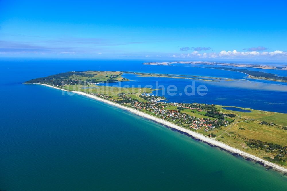 Insel Hiddensee von oben - Küstenbereich der Ostsee - Insel Hiddensee im Bundesland Mecklenburg-Vorpommern, Deutschland