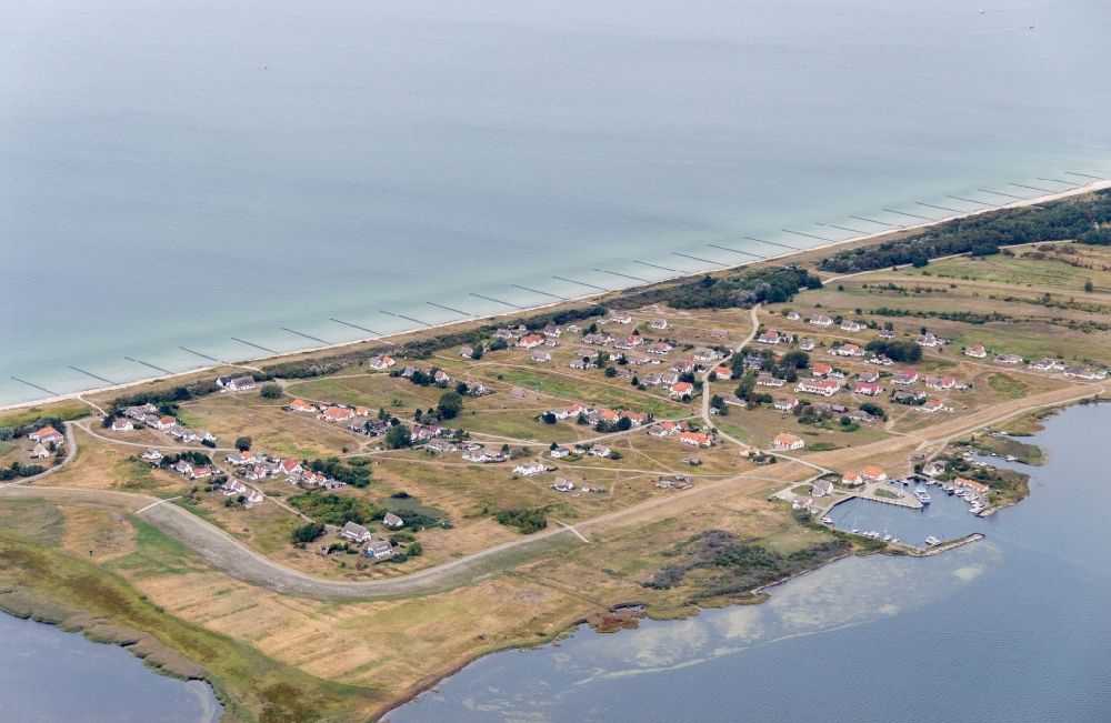 Luftaufnahme Insel Hiddensee - Küstenbereich Ostsee - Insel Hiddensee in Plogshagen im Bundesland Mecklenburg-Vorpommern, Deutschland