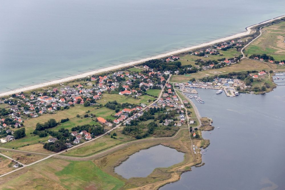 Insel Hiddensee von oben - Küstenbereich der Ostsee - Insel im Ortsteil Vitte in Insel Hiddensee im Bundesland Mecklenburg-Vorpommern
