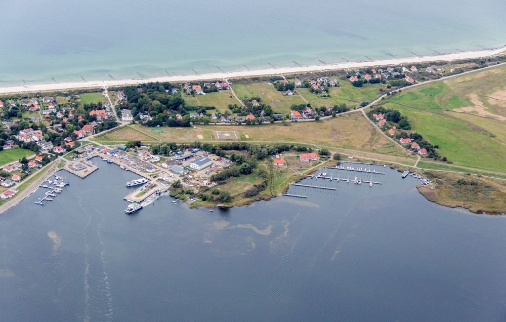 Insel Hiddensee von oben - Küstenbereich der Ostsee - Insel im Ortsteil Vitte in Insel Hiddensee im Bundesland Mecklenburg-Vorpommern