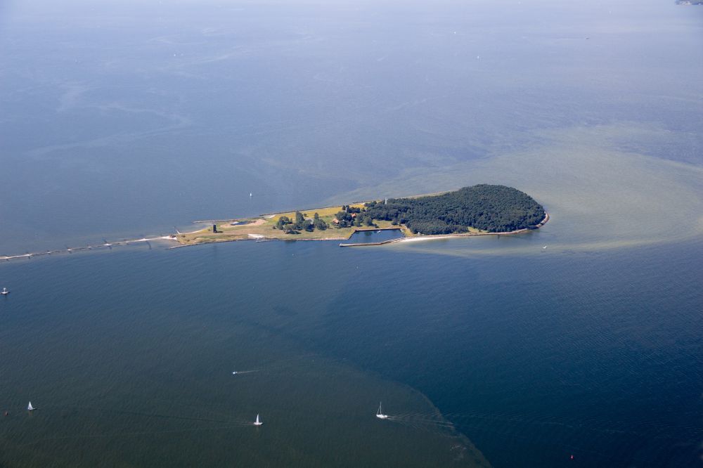Luftbild Kröslin - Küstenbereich der Ostsee - Insel Ruden in Kröslin im Bundesland Mecklenburg-Vorpommern, Deutschland