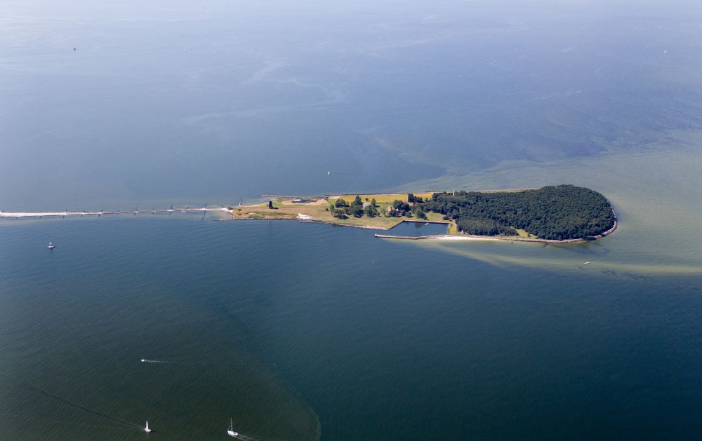 Luftbild Kröslin - Küstenbereich der Ostsee - Insel Ruden in Kröslin im Bundesland Mecklenburg-Vorpommern, Deutschland