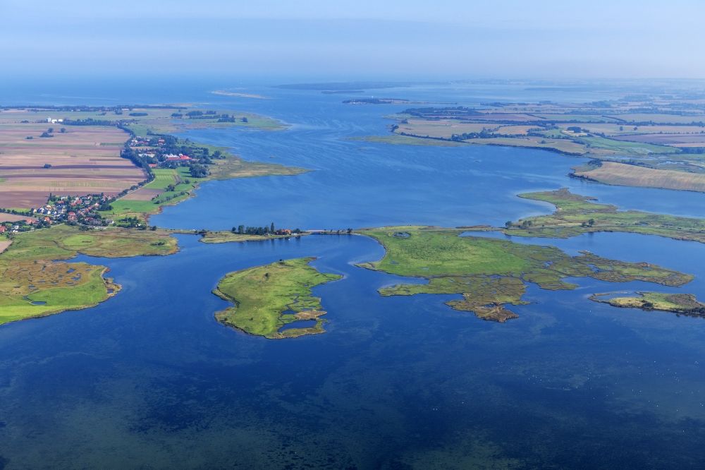 Insel Poel aus der Vogelperspektive: Küstenbereich der Poel Fährdorf - Insel in Insel Poel im Bundesland Mecklenburg-Vorpommern
