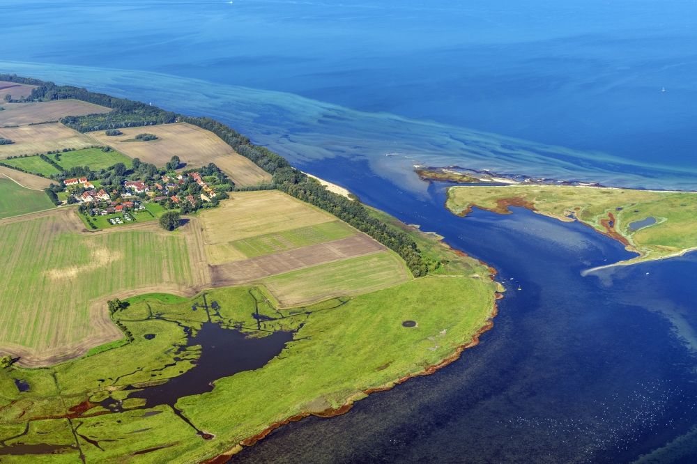 Luftaufnahme Insel Poel - Küstenbereich der Poel Gollwitz - Insel in Insel Poel im Bundesland Mecklenburg-Vorpommern