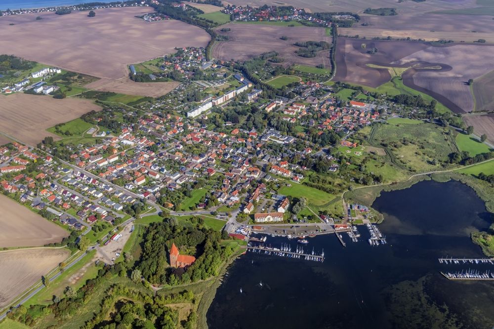 Luftaufnahme Insel Poel - Küstenbereich der Poel Kirchdorf - Insel in Insel Poel im Bundesland Mecklenburg-Vorpommern