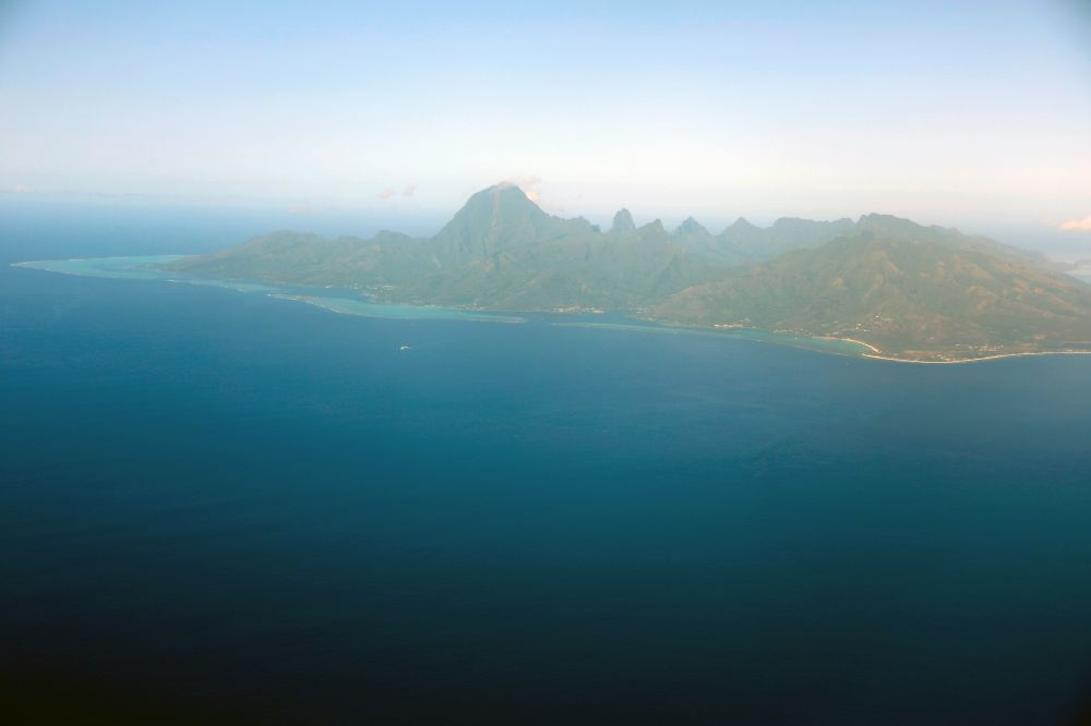 Luftbild Moorea - Küstenbereich der Südpazifik- Ozean - Insel Moorea in Îles du Vent, Französisch-Polynesien