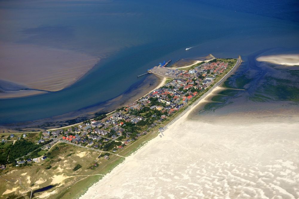 Luftbild Wittdün auf Amrum - Küstenbereich der Südspitze der Nordsee - Insel Amrum mit Ortsansicht von Wittdün im Bundesland Schleswig-Holstein