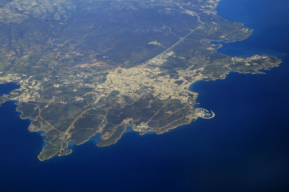 Luftbild Didim - Küstenbereich und Stadtgebiet von Didim mit Außenbezirken an der Türkischen Ägäis in Aydin, Türkei