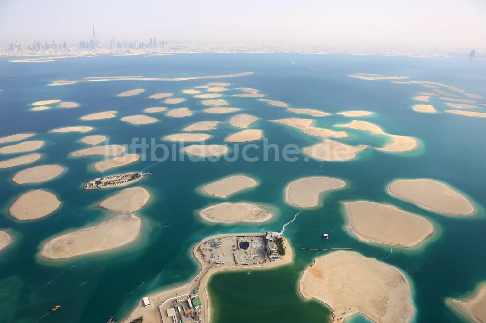 Luftaufnahme Dubai - Küstenbereich der The World Welt - Insel im Ortsteil The World Islands in Dubai in Vereinigte Arabische Emirate